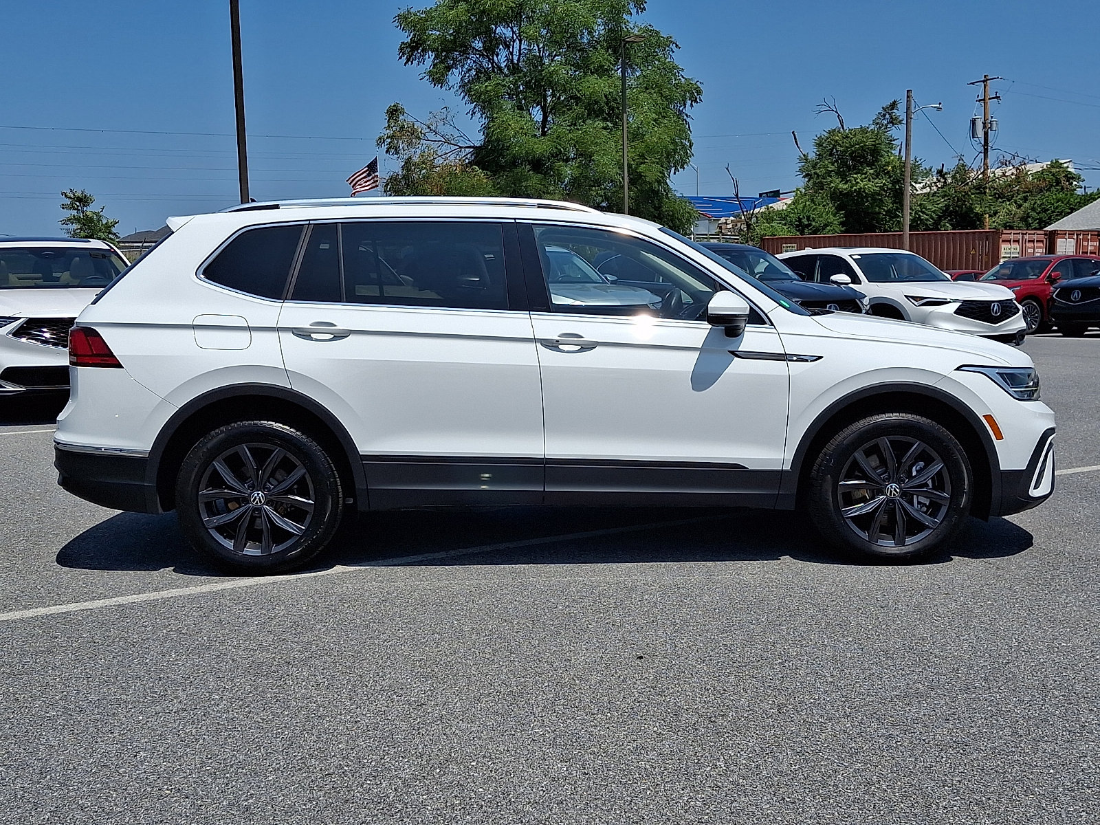 Used 2022 Volkswagen Tiguan SE AWD/4WD image 7