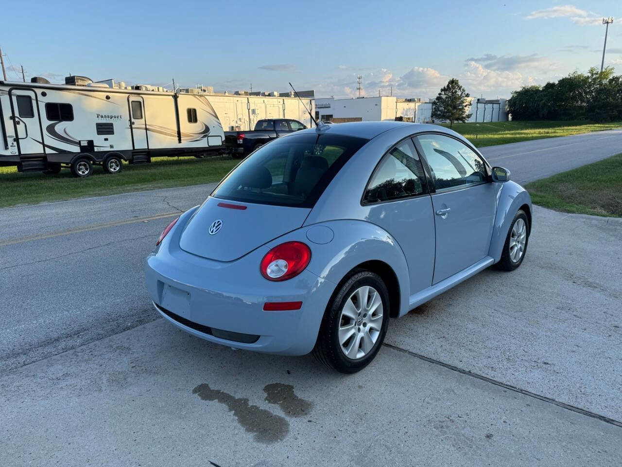 Used 2010 Volkswagen Beetle Coupe FWD image 6