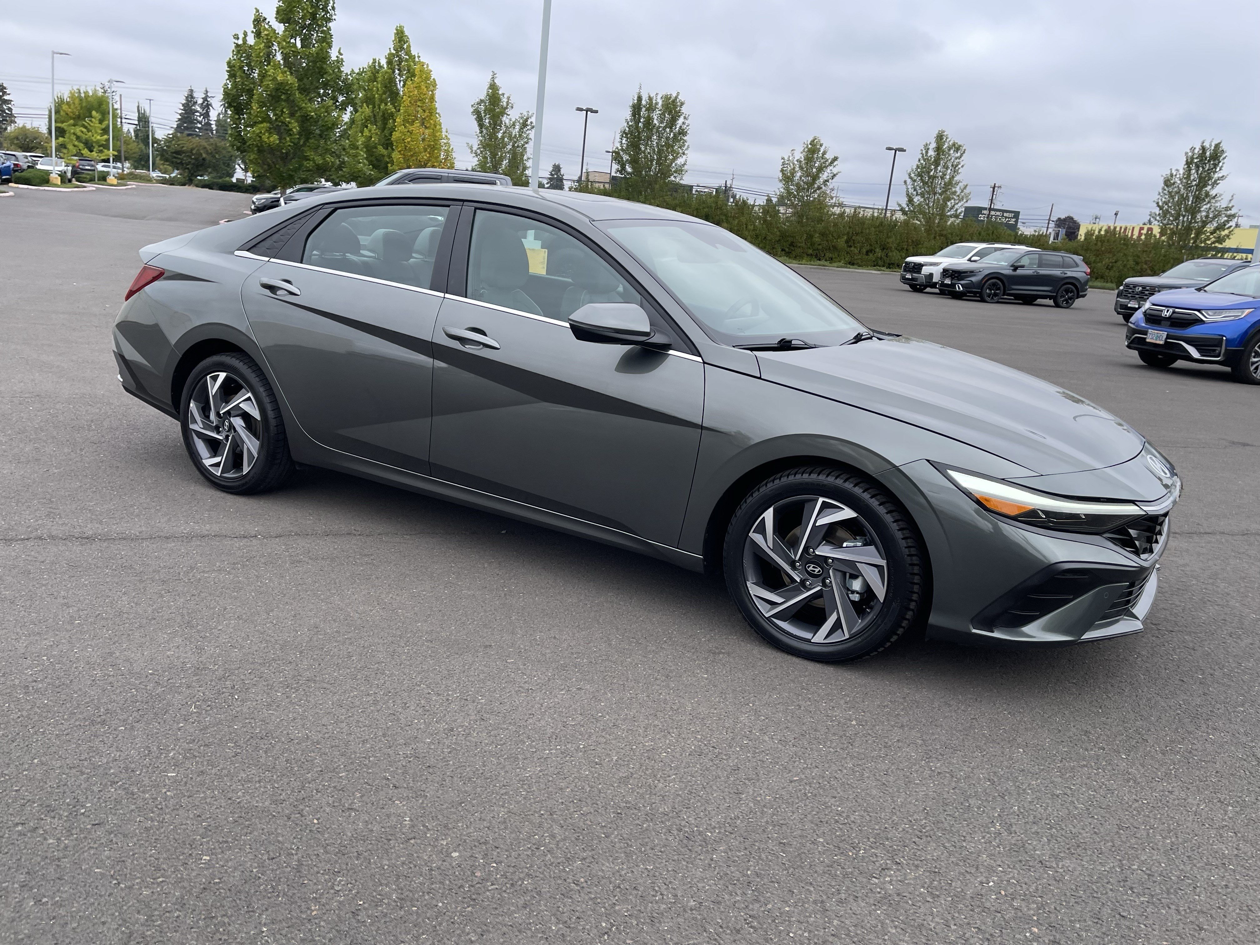 Used 2024 Hyundai Elantra Limited FWD image 7