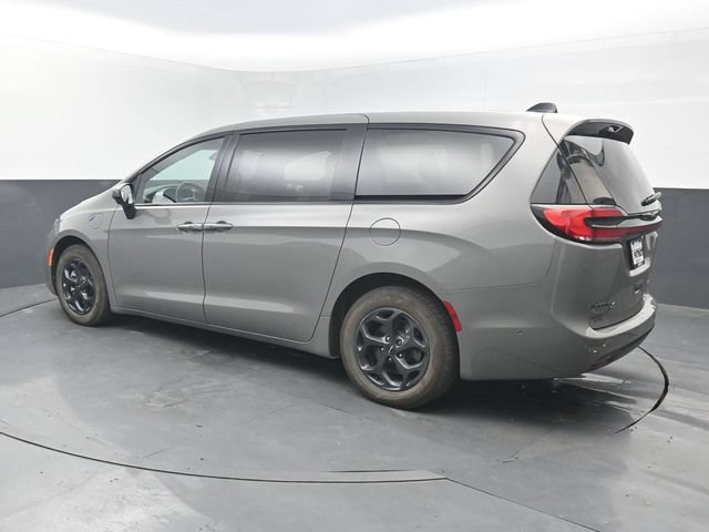 Used 2023 Chrysler Pacifica Touring-L w/ S Appearance Package FWD image 3