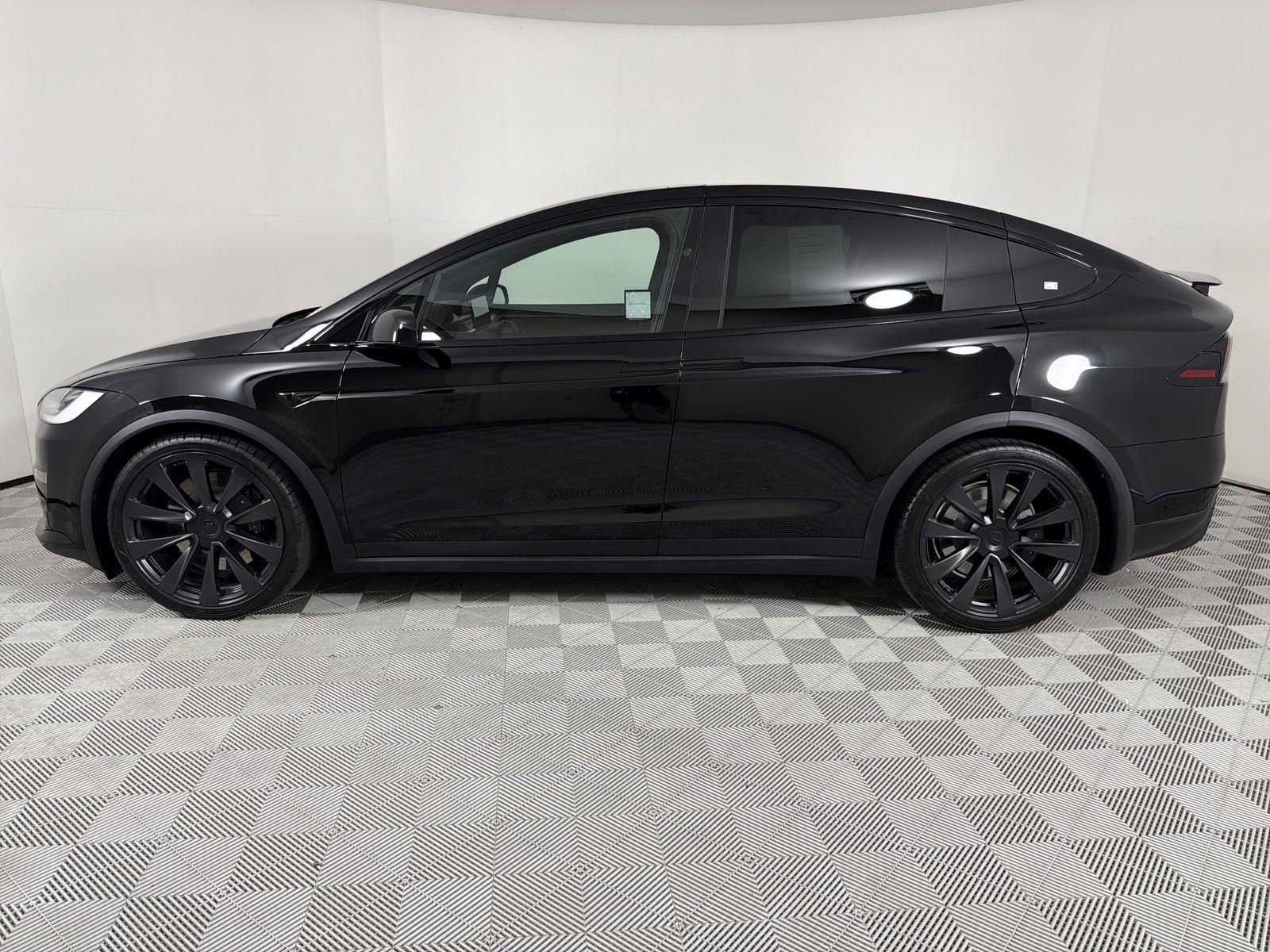 Used 2022 Tesla Model X Plaid image 2
