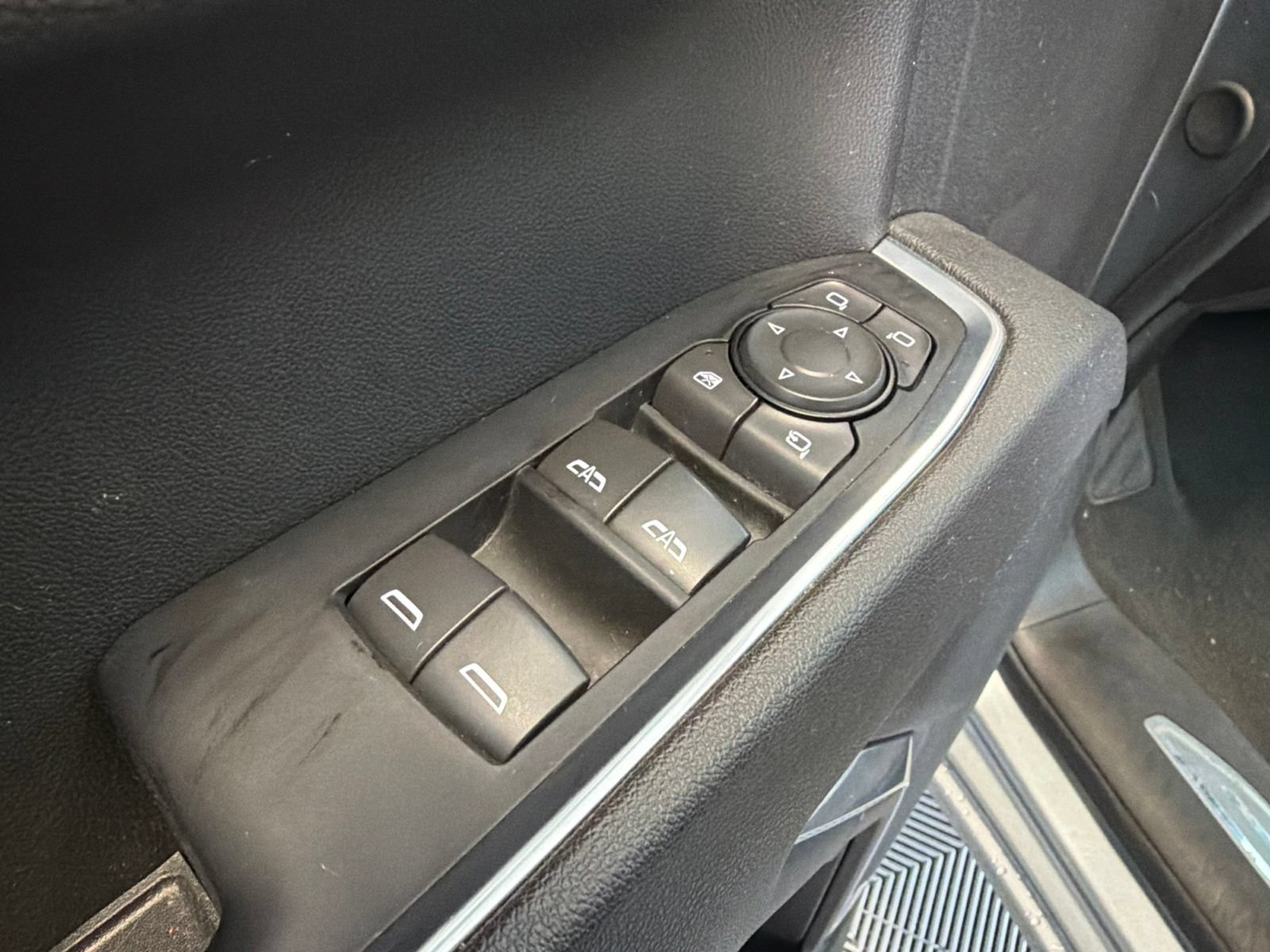 Used 2026 GMC Sierra 1500 SLT AWD/4WD image 14