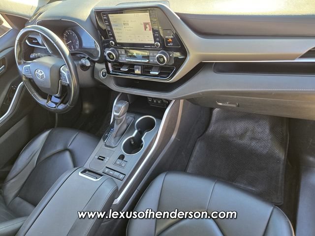 Used 2020 Toyota Highlander XLE FWD image 19