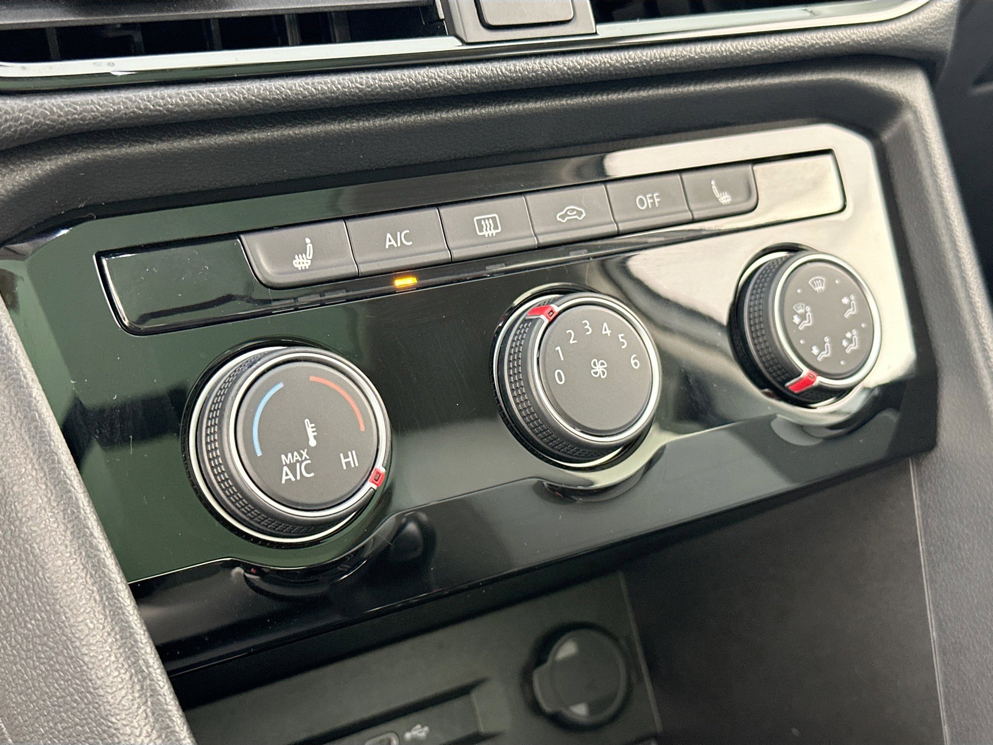 Used 2023 Volkswagen Taos SE image 15