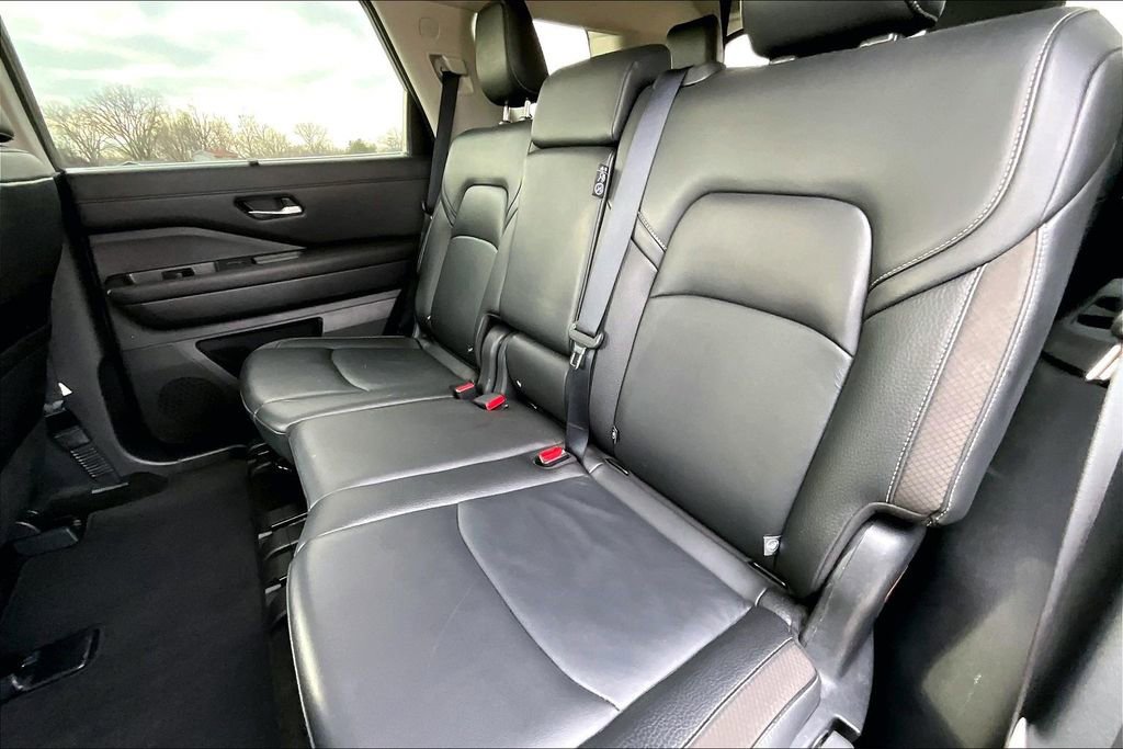 Used 2025 Nissan Pathfinder SL image 22