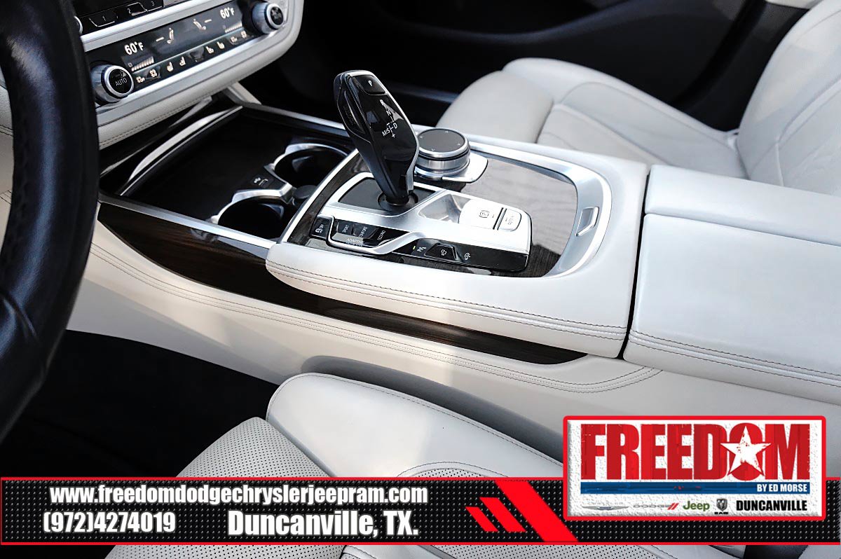Used 2021 BMW 740i w/ Premium Package RWD image 34