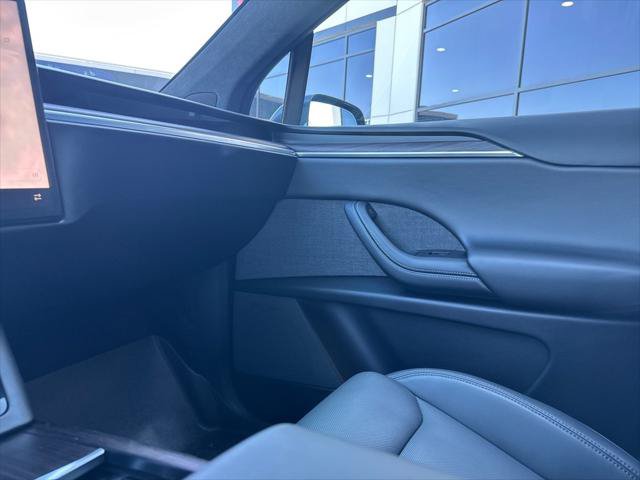 Used 2025 Tesla Model X AWD/4WD image 11