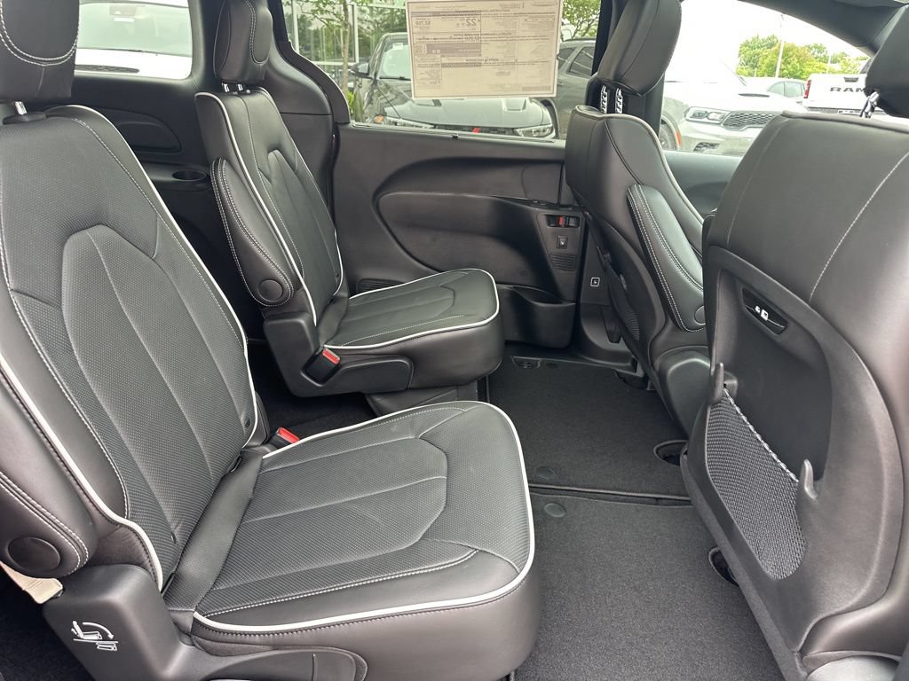 New 2026 Chrysler Pacifica Limited w/ S Appearance Package FWD image 49