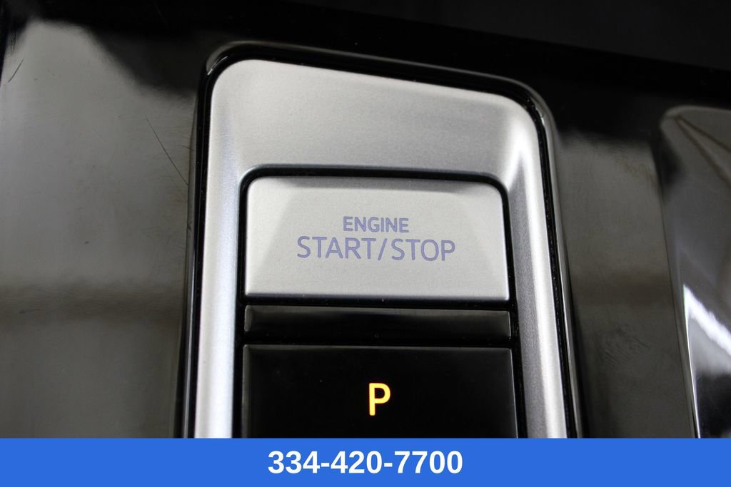 Certified 2025 Volkswagen Atlas SE image 11