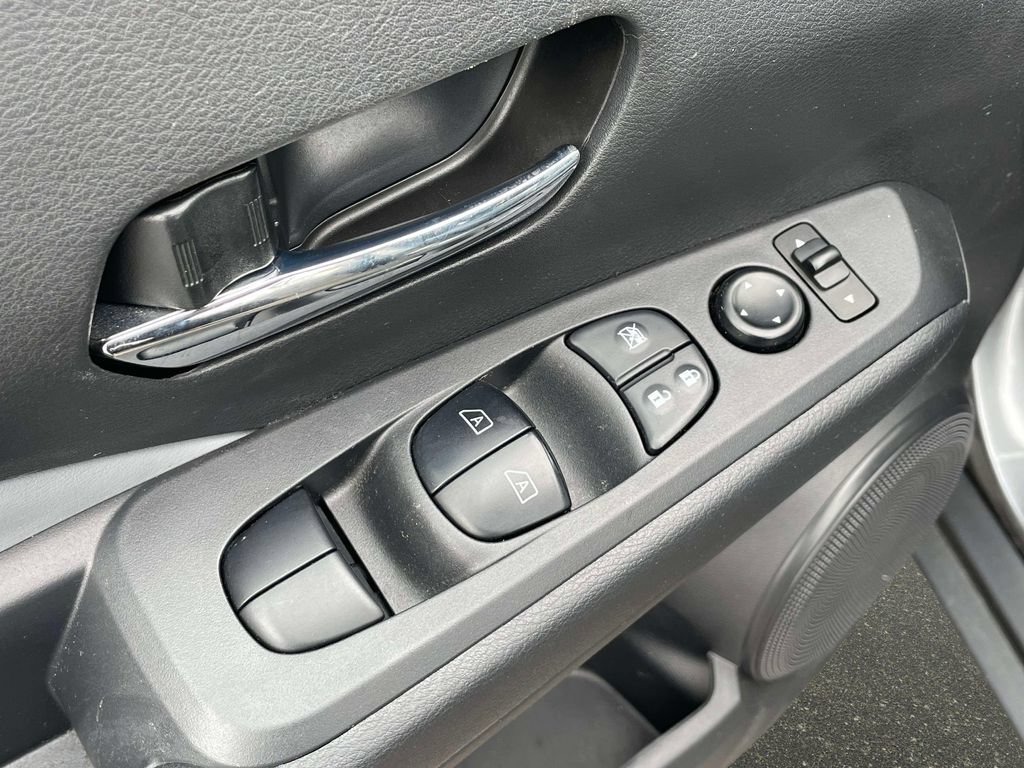 Used 2023 Nissan Kicks SR w/ SR Premium Package FWD image 21