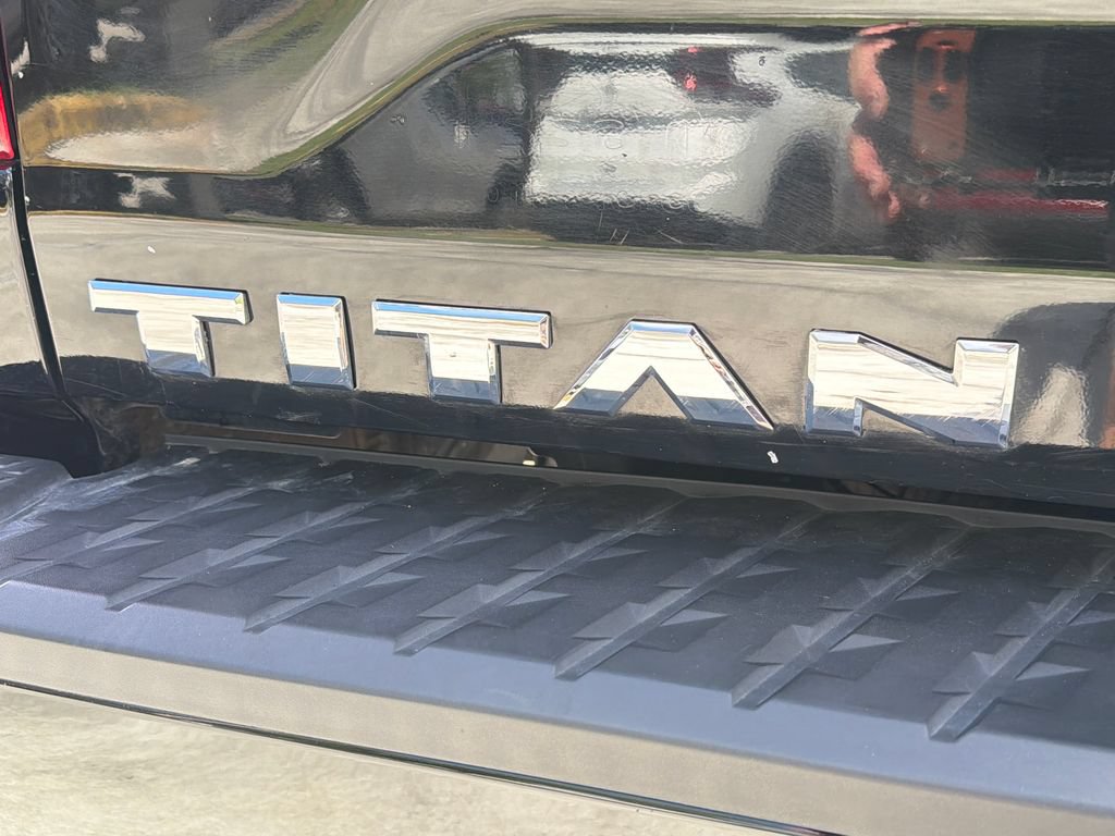 Used 2023 Nissan Titan SV RWD image 9
