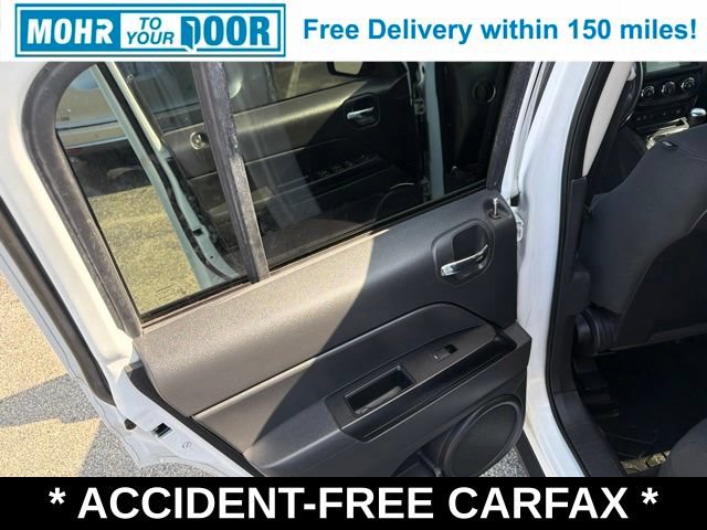 Used 2016 Jeep Patriot Latitude FWD image 37