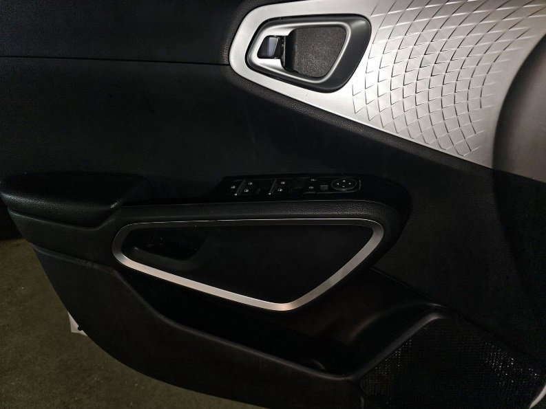 Used 2020 Kia Soul LX image 14