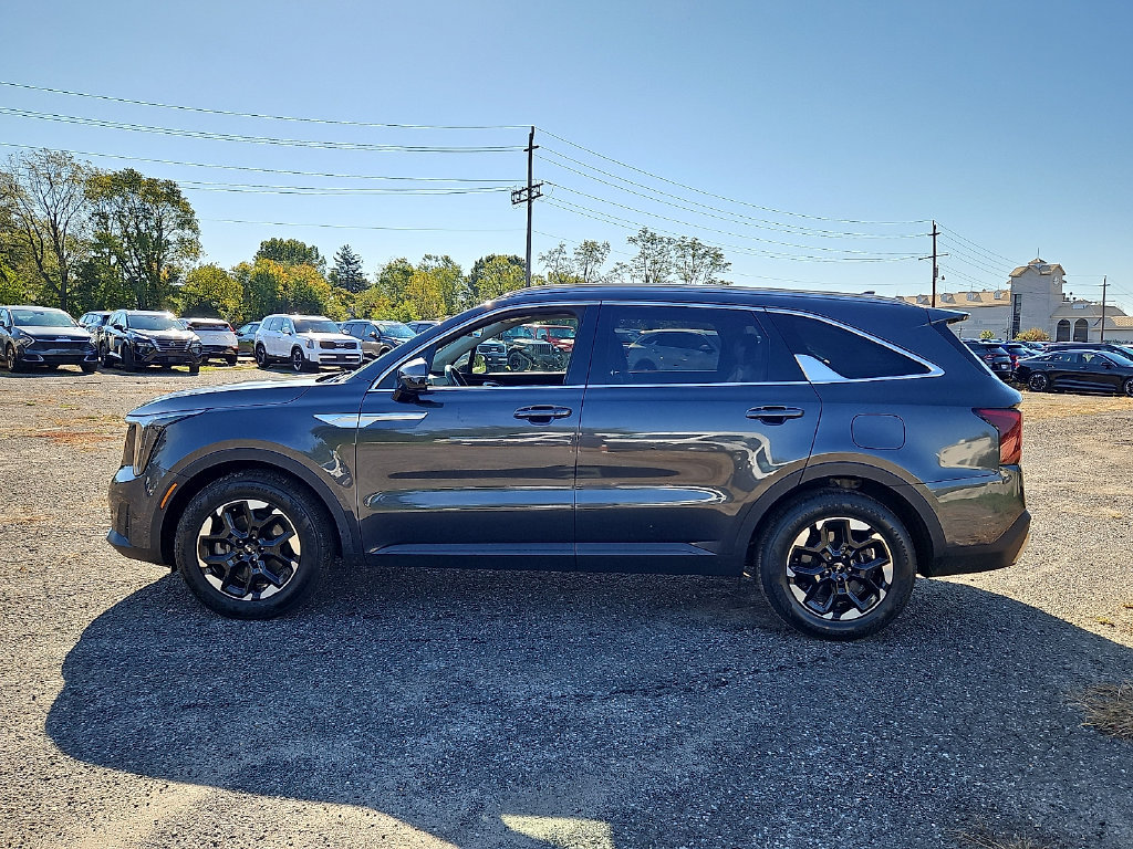 Certified 2024 Kia Sorento S FWD image 4