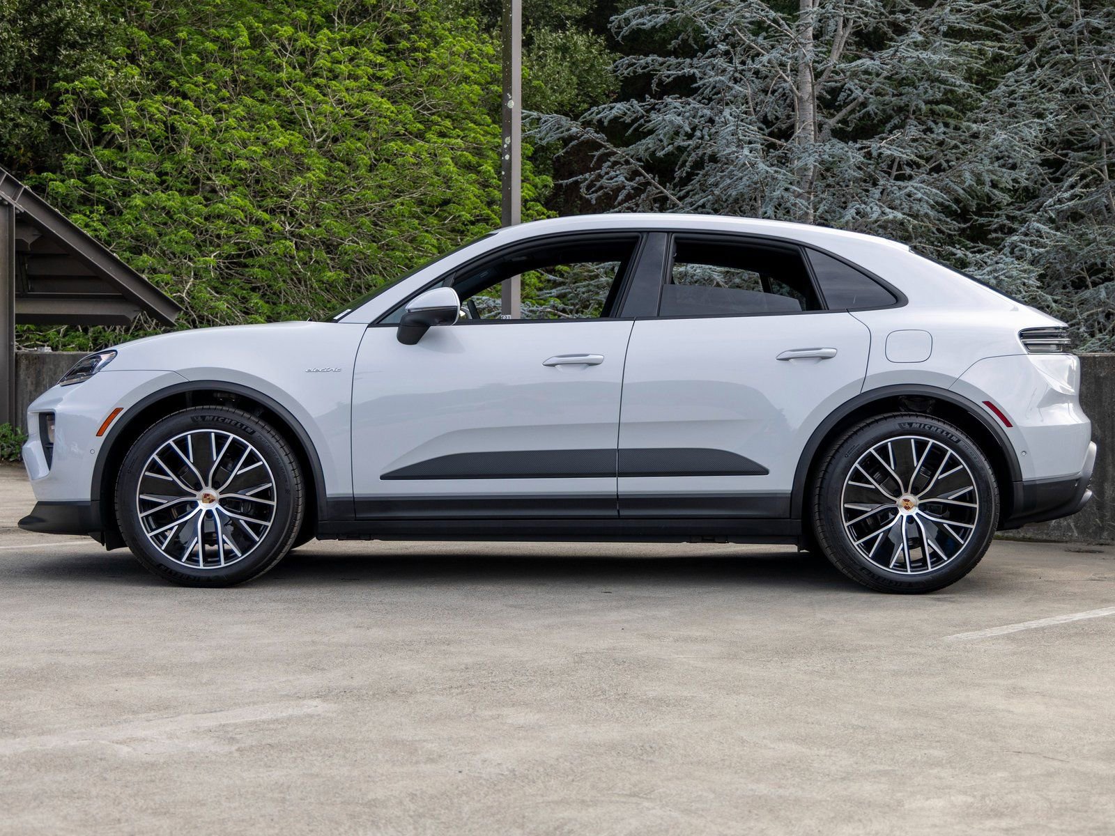 New 2025 Porsche Macan Electric image 2