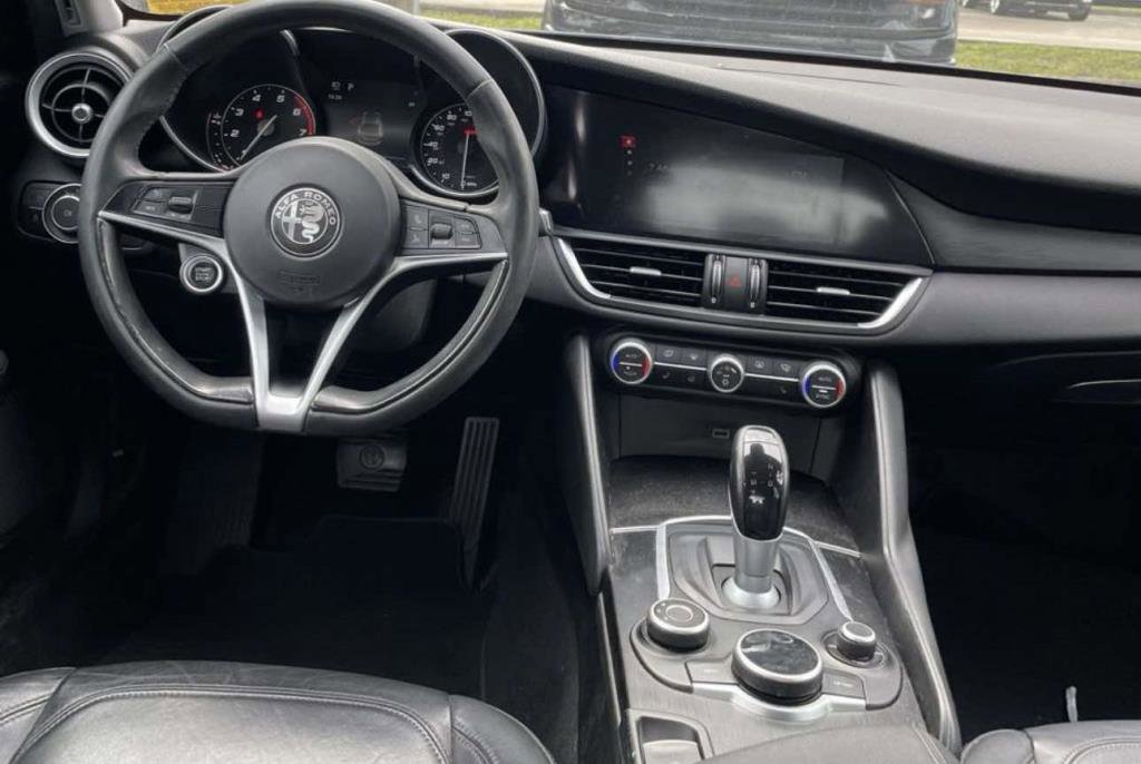 Used 2017 Alfa Romeo Giulia Sprint w/ Cold Weather Package image 2