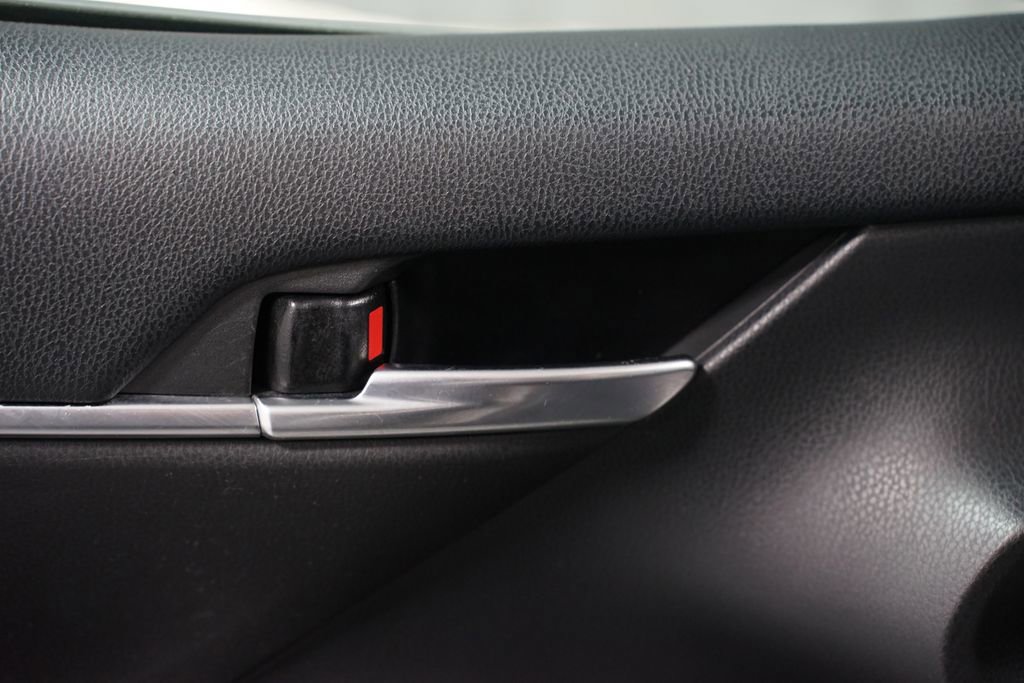 Used 2018 Toyota Camry SE image 29