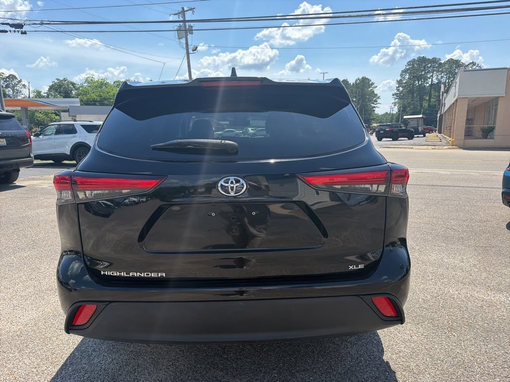 Used 2021 Toyota Highlander XLE FWD image 7