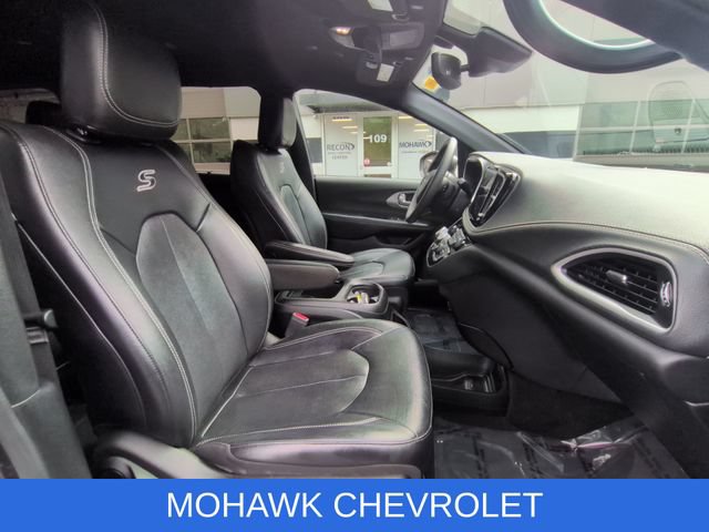 Used 2022 Chrysler Pacifica Touring-L w/ S Appearance Package AWD/4WD image 28