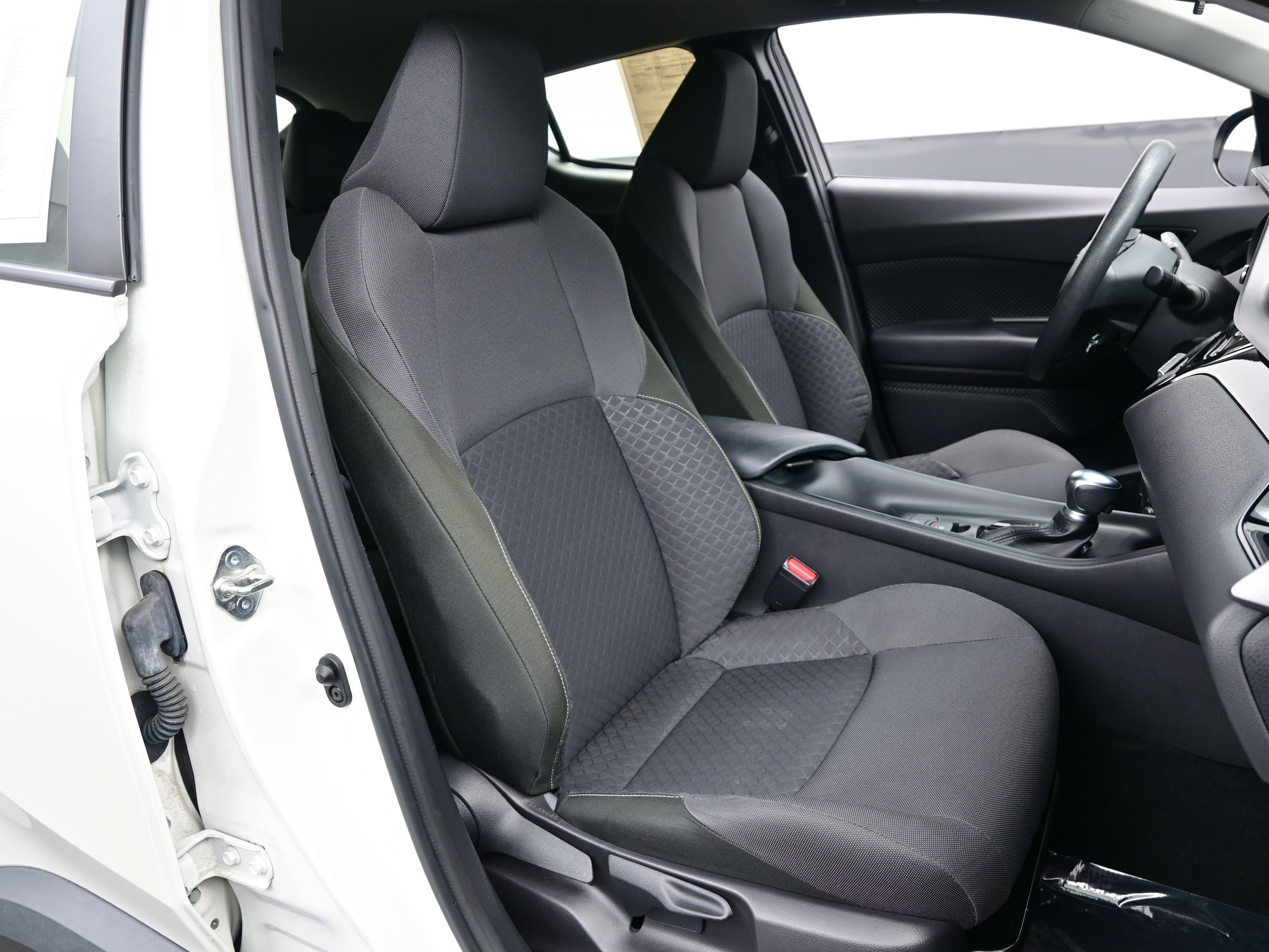 Used 2021 Toyota C-HR LE image 12