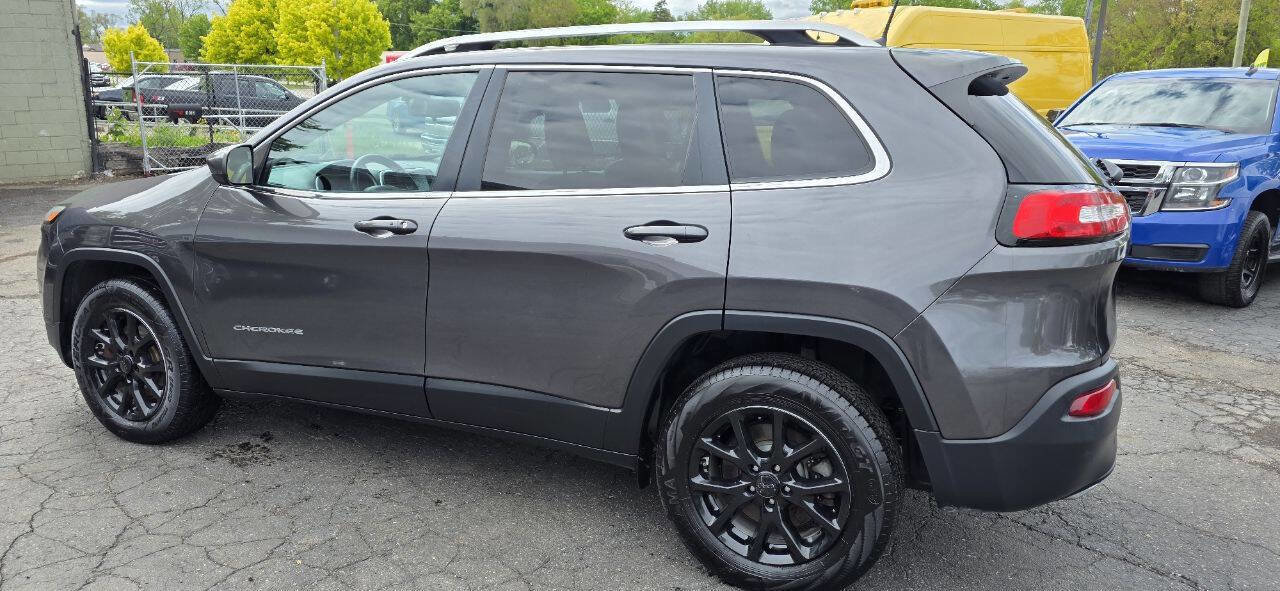 Used 2018 Jeep Cherokee Latitude Plus w/ Cold Weather Group image 6