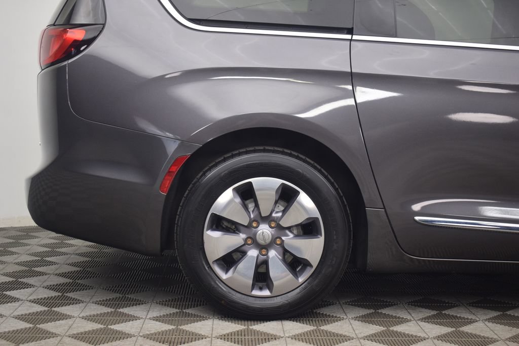 Used 2020 Chrysler Pacifica Limited FWD image 34