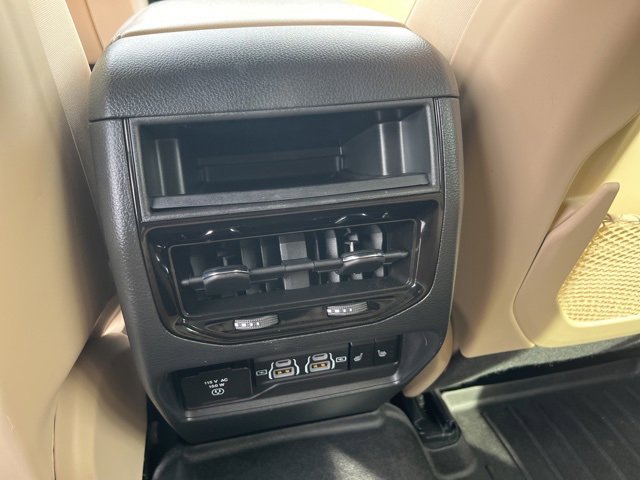 Used 2024 Jeep Grand Cherokee Limited image 19