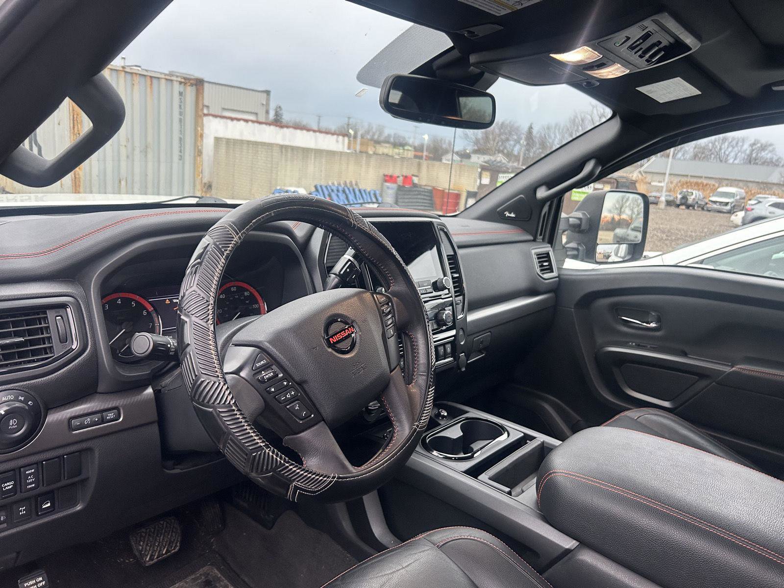 Used 2021 Nissan Titan PRO-4X w/ Pro-4x Convenience Package image 9
