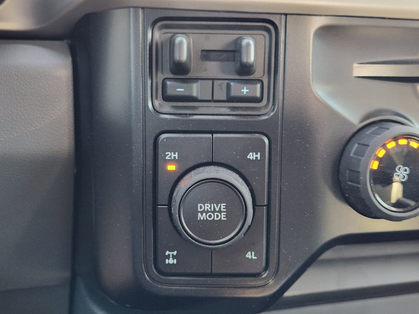 Used 2025 Ford F250 XLT w/ FX4 Off-Road Package AWD/4WD image 23