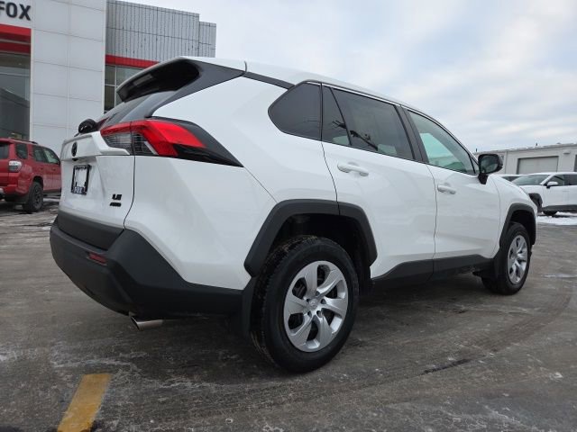 Used 2022 Toyota RAV4 LE image 7
