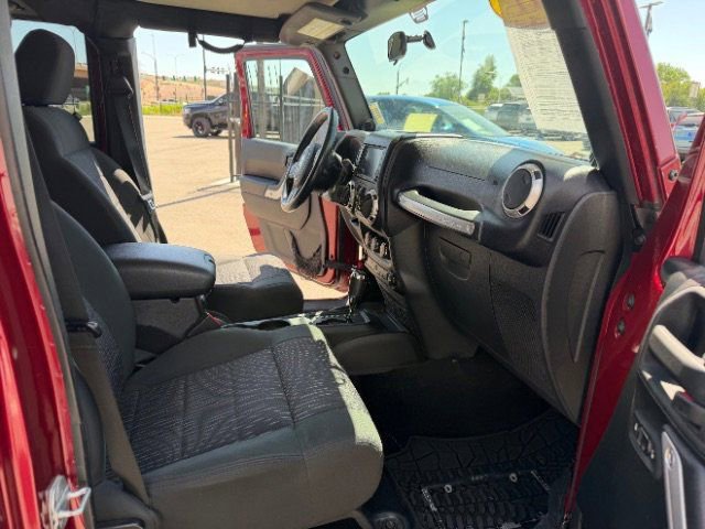 Used 2011 Jeep Wrangler Unlimited Sahara w/ Dual Top Group AWD/4WD image 23