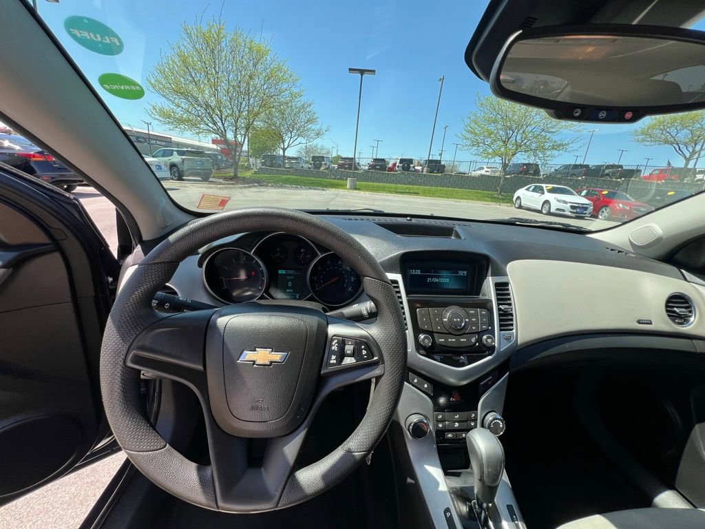 Used 2014 Chevrolet Cruze LS FWD image 32