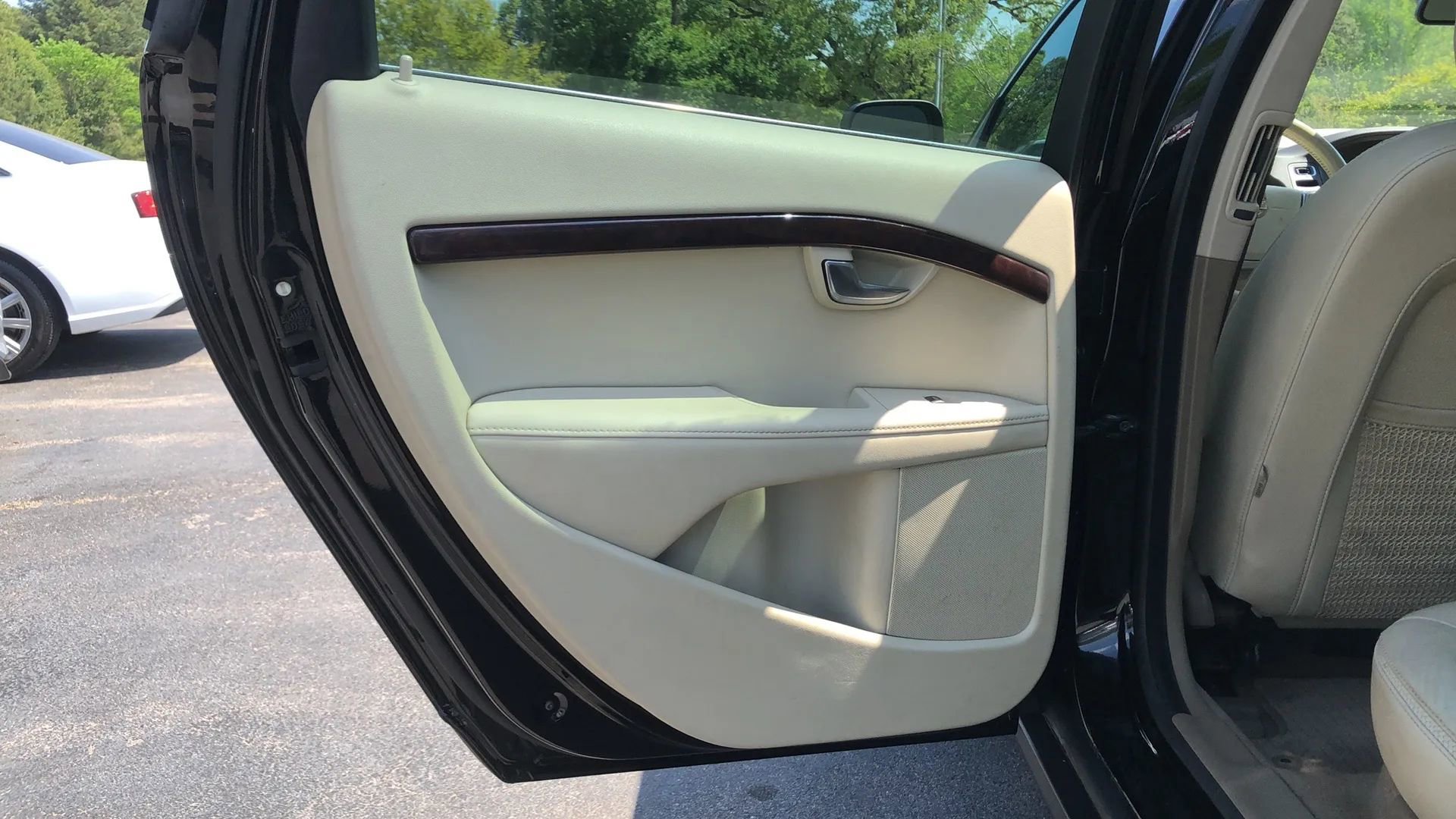 Used 2012 Volvo XC70 3.2 image 15