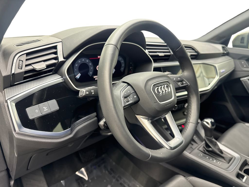 Used 2024 Audi Q3 2.0T Premium Plus w/ Premium Plus Package image 51