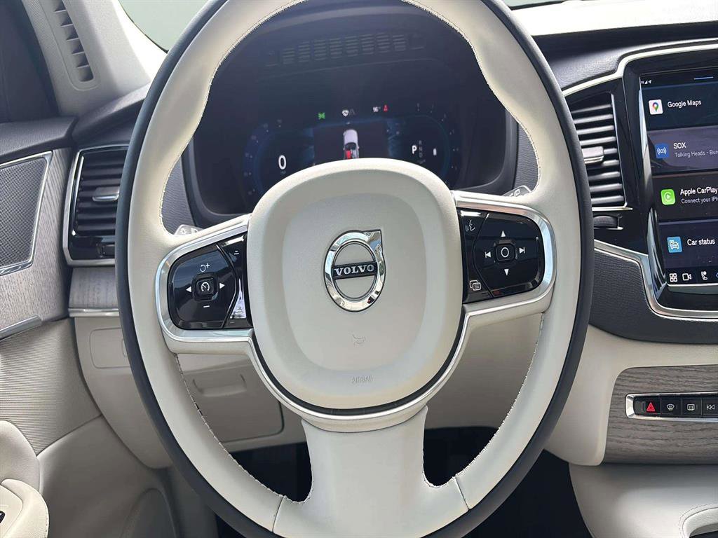 Used 2023 Volvo XC90 B6 Plus image 17