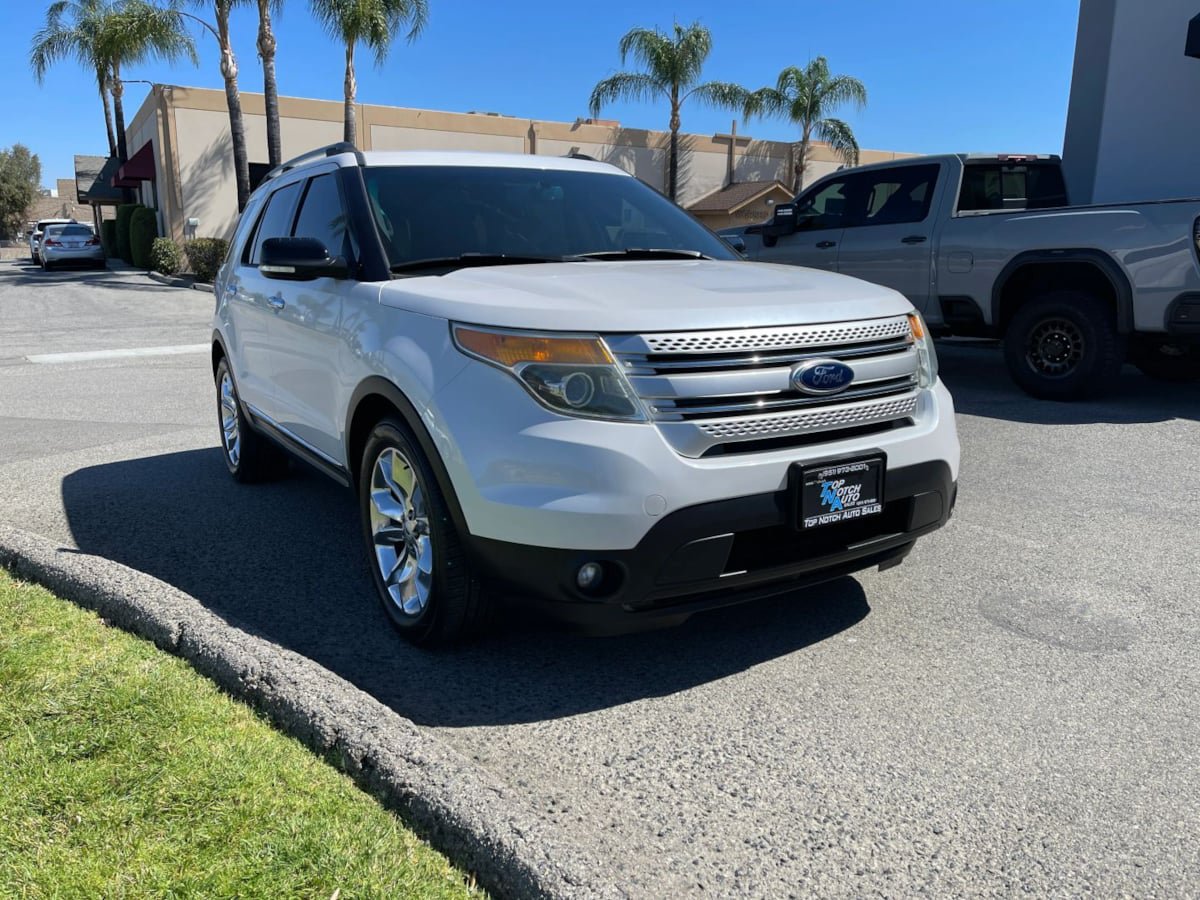 Used 2013 Ford Explorer XLT FWD image 3