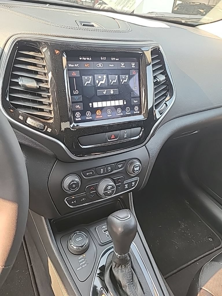 Used 2022 Jeep Cherokee Limited AWD/4WD image 10