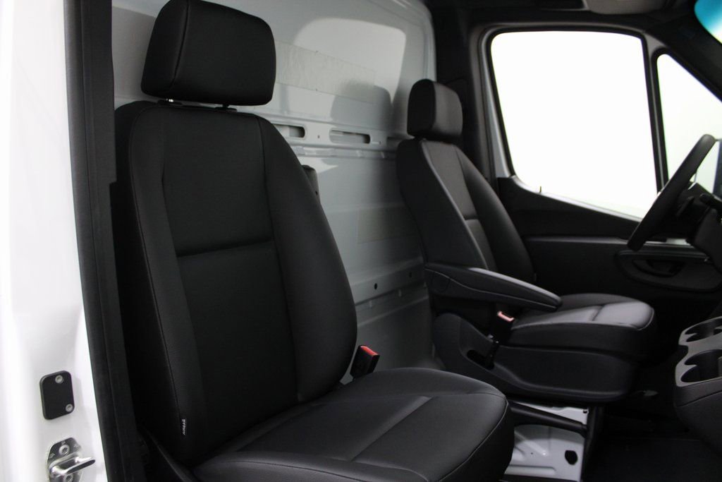 Used 2023 Mercedes-Benz Sprinter 3500 image 5
