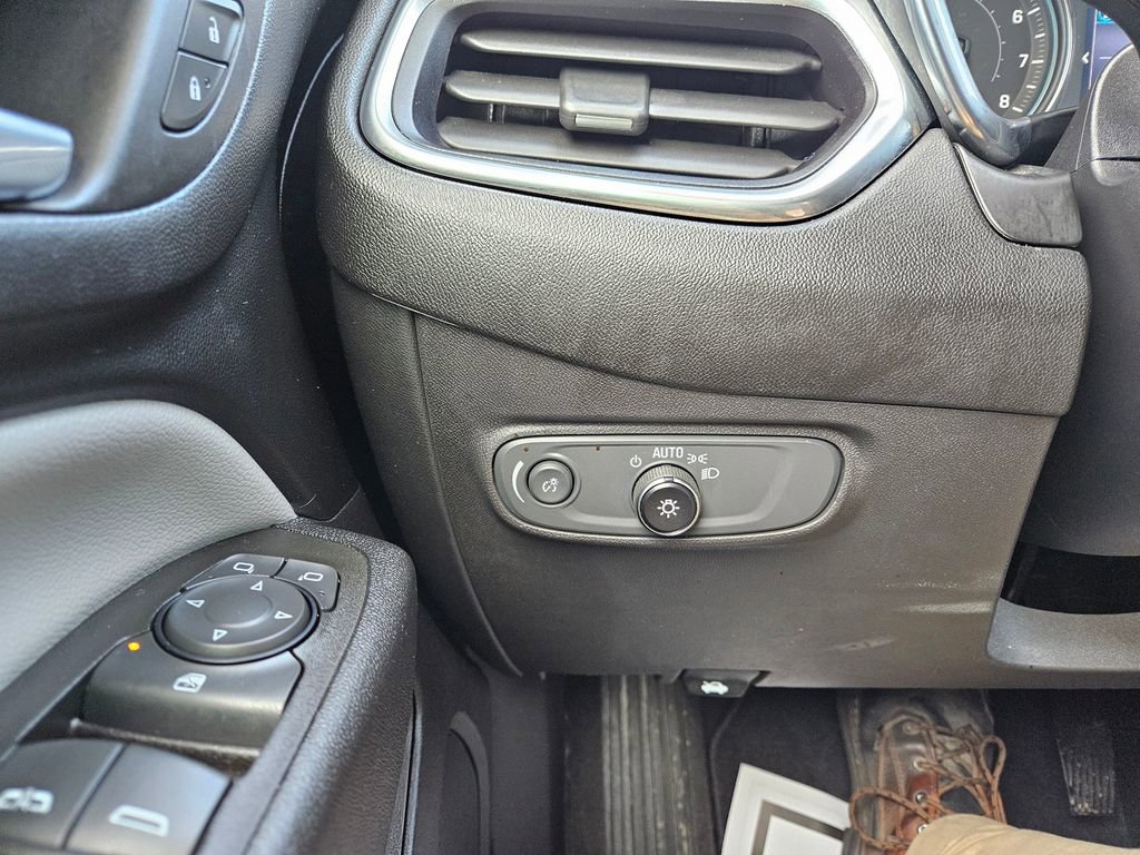 Used 2023 Chevrolet Equinox LT image 13