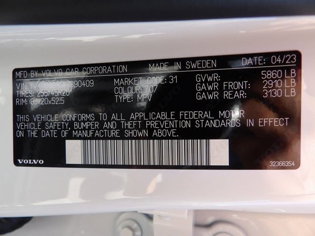 Certified 2023 Volvo XC60 T8 Ultimate w/ Climate Package image 30