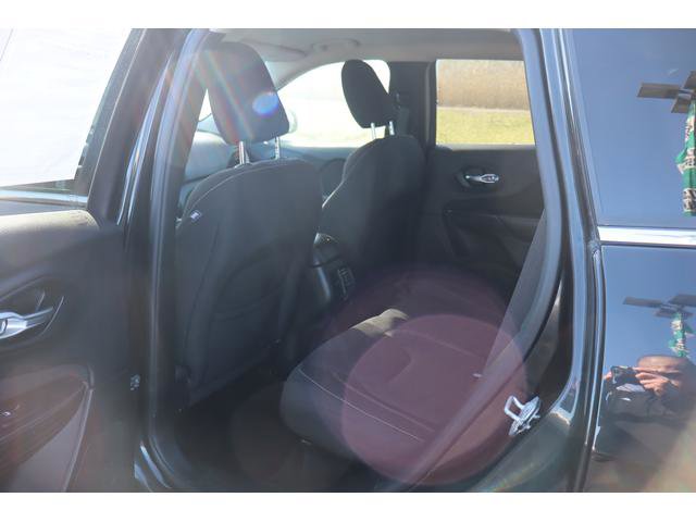 Used 2016 Jeep Cherokee Latitude w/ Cold Weather Group image 8