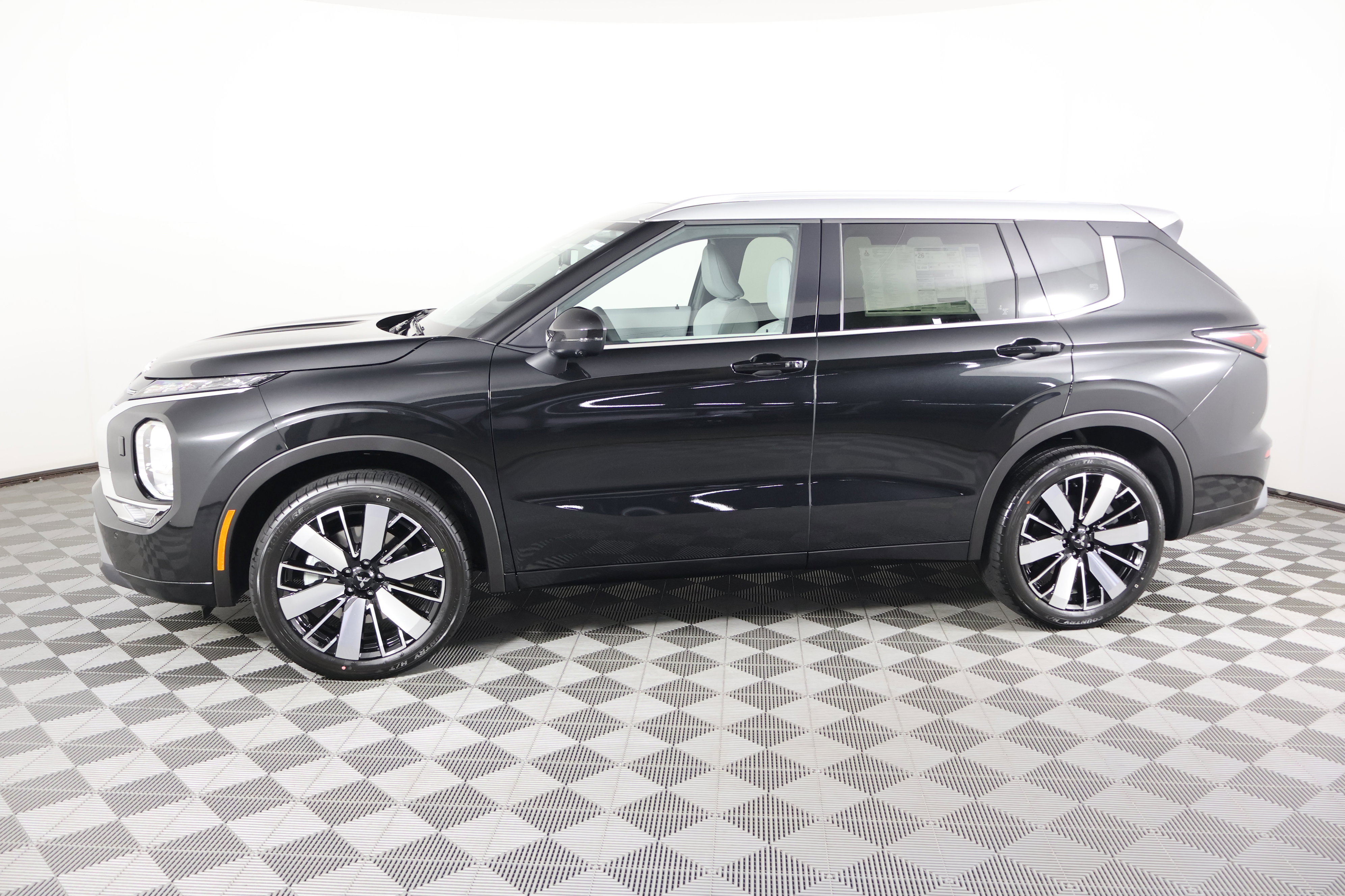 New 2025 Mitsubishi Outlander AWD image 9