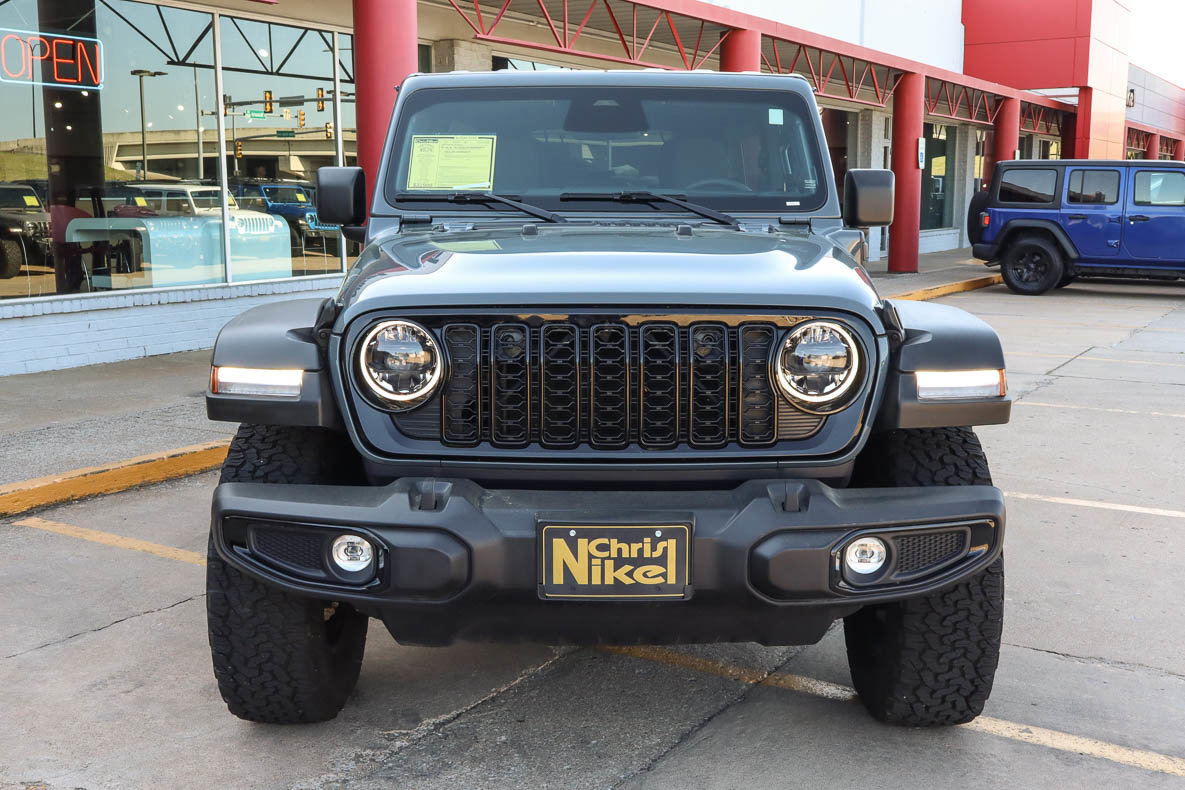 Used 2025 Jeep Wrangler Willys AWD/4WD image 3