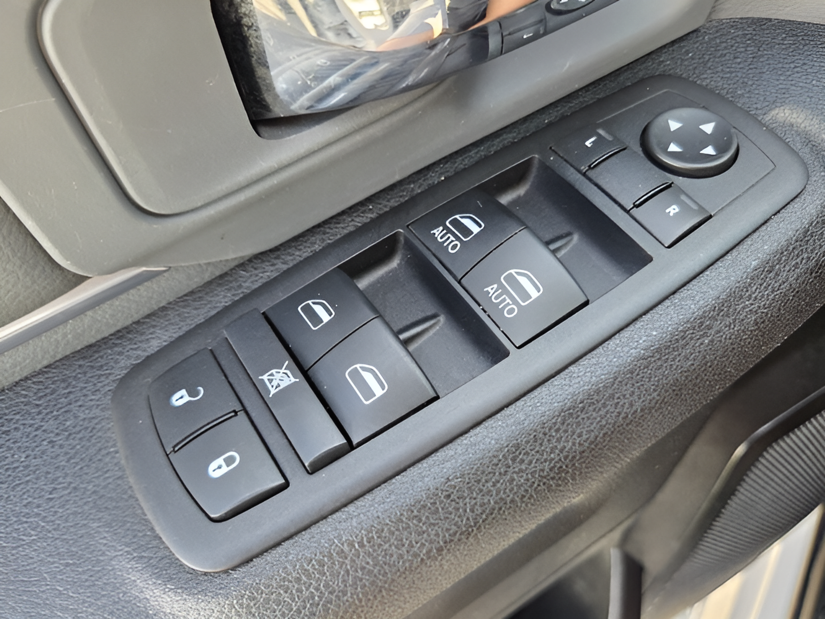 Used 2024 RAM 1500 Classic SLT AWD/4WD image 27