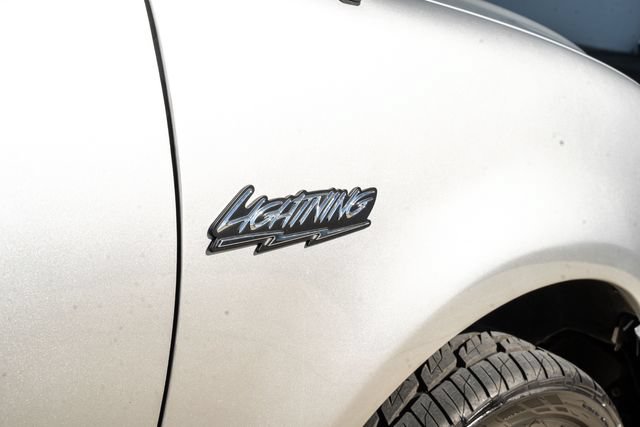 Used 2001 Ford F150 Lightning RWD image 16