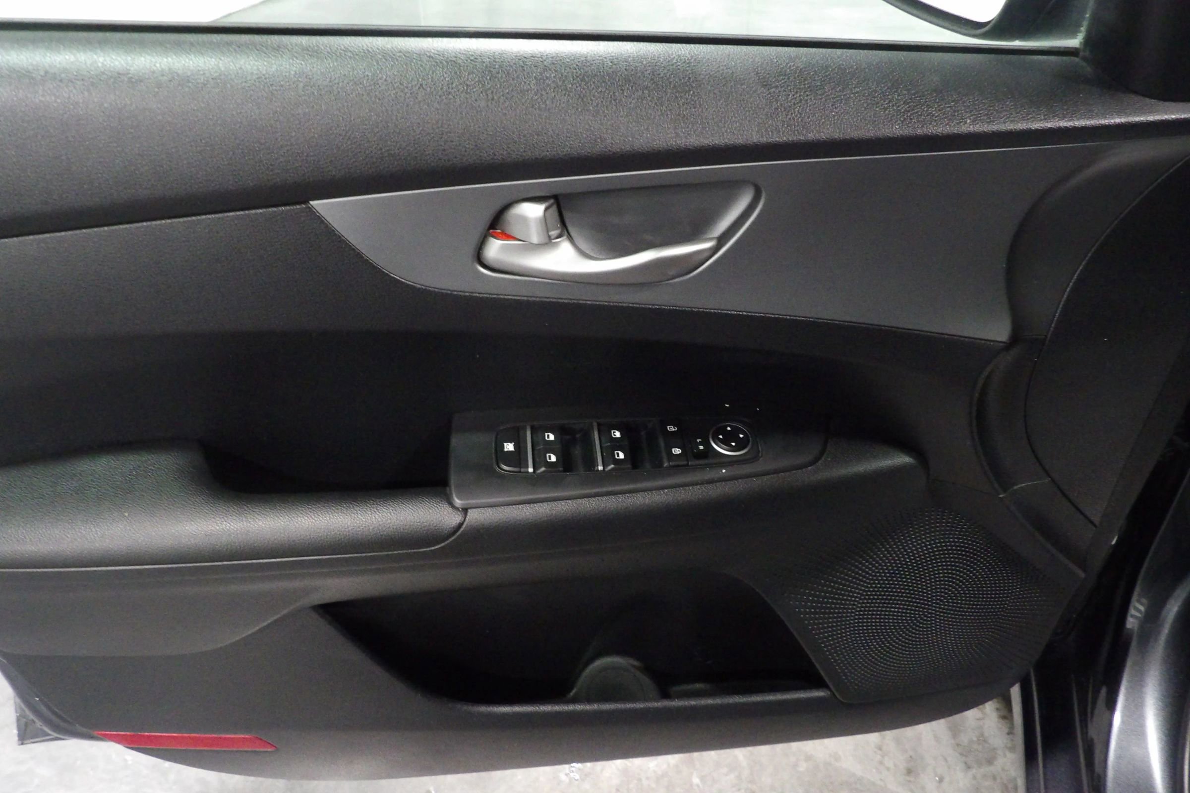 Used 2021 Kia Forte LXS image 8