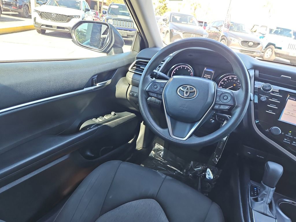 Used 2020 Toyota Camry LE image 9