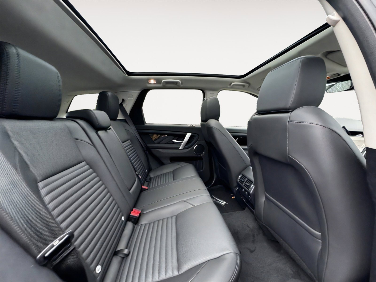 New 2025 Land Rover Discovery Sport S image 19