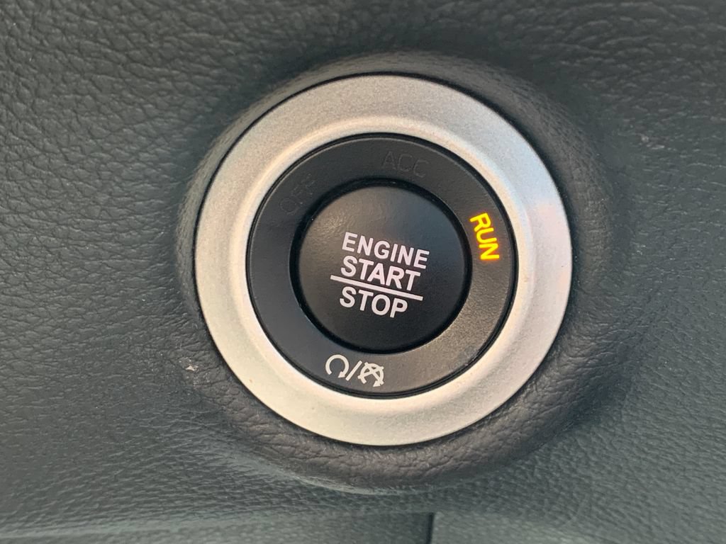 Used 2025 Chrysler Pacifica Limited FWD image 27