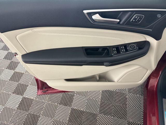 Used 2019 Ford Edge Titanium w/ Equipment Group 301A AWD/4WD image 18
